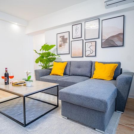 Spacious Newly Renovated 2Br Apartments With Balcony بوخارست المظهر الخارجي الصورة