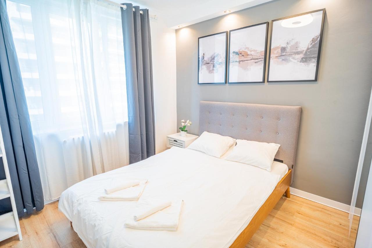 Spacious Newly Renovated 2Br Apartments With Balcony بوخارست المظهر الخارجي الصورة