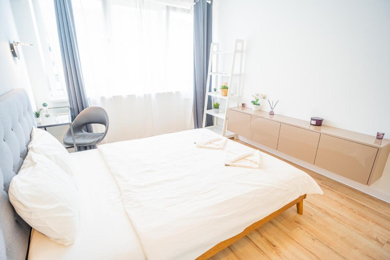 Spacious Newly Renovated 2Br Apartments With Balcony بوخارست المظهر الخارجي الصورة