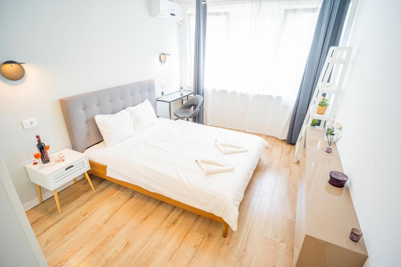 Spacious Newly Renovated 2Br Apartments With Balcony بوخارست المظهر الخارجي الصورة