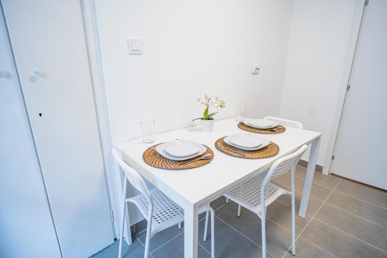 Spacious Newly Renovated 2Br Apartments With Balcony بوخارست المظهر الخارجي الصورة