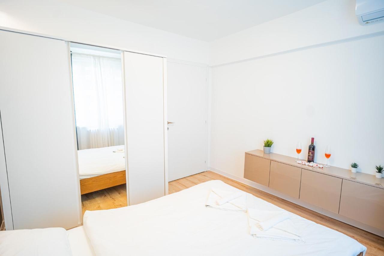 Spacious Newly Renovated 2Br Apartments With Balcony بوخارست المظهر الخارجي الصورة