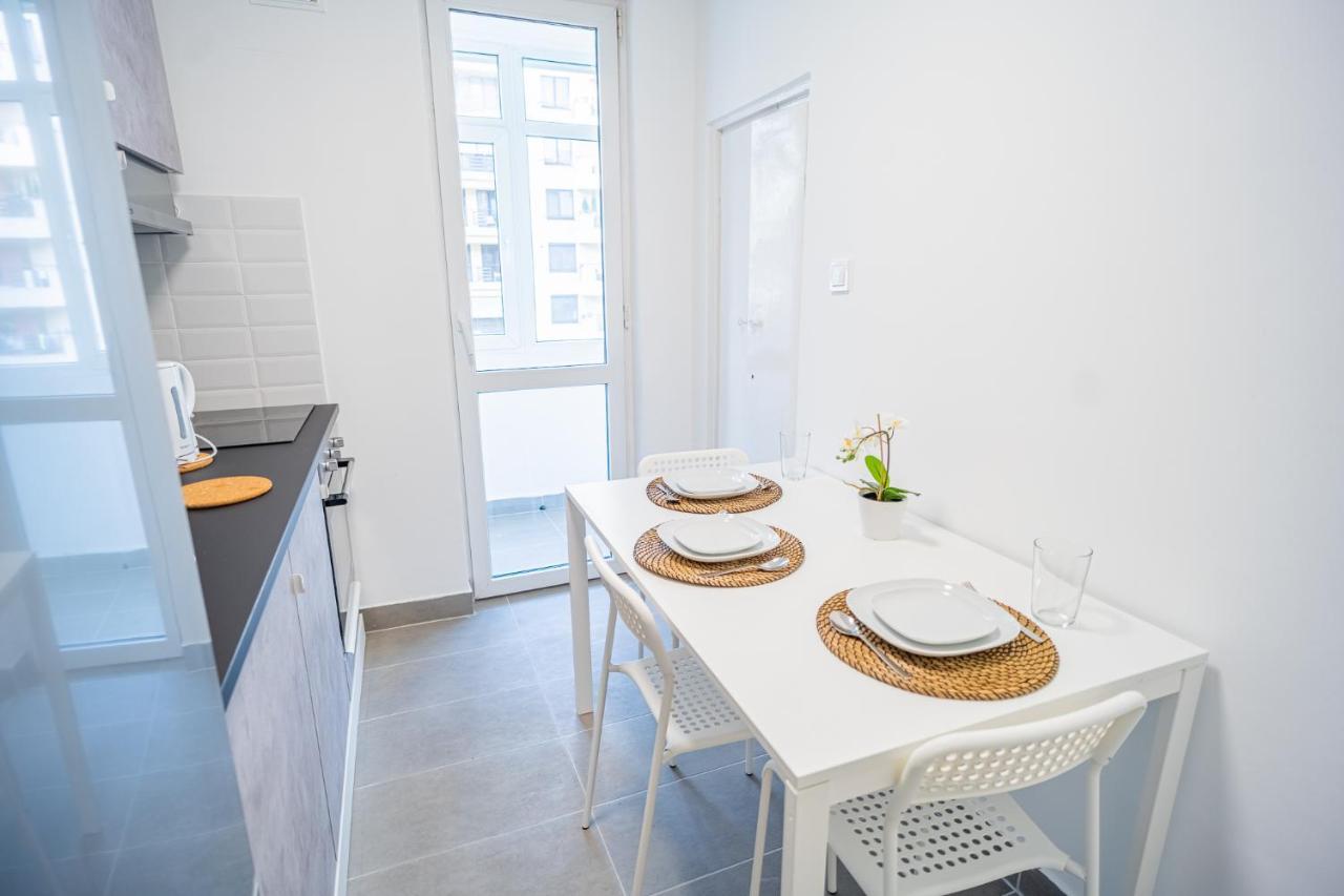 Spacious Newly Renovated 2Br Apartments With Balcony بوخارست المظهر الخارجي الصورة