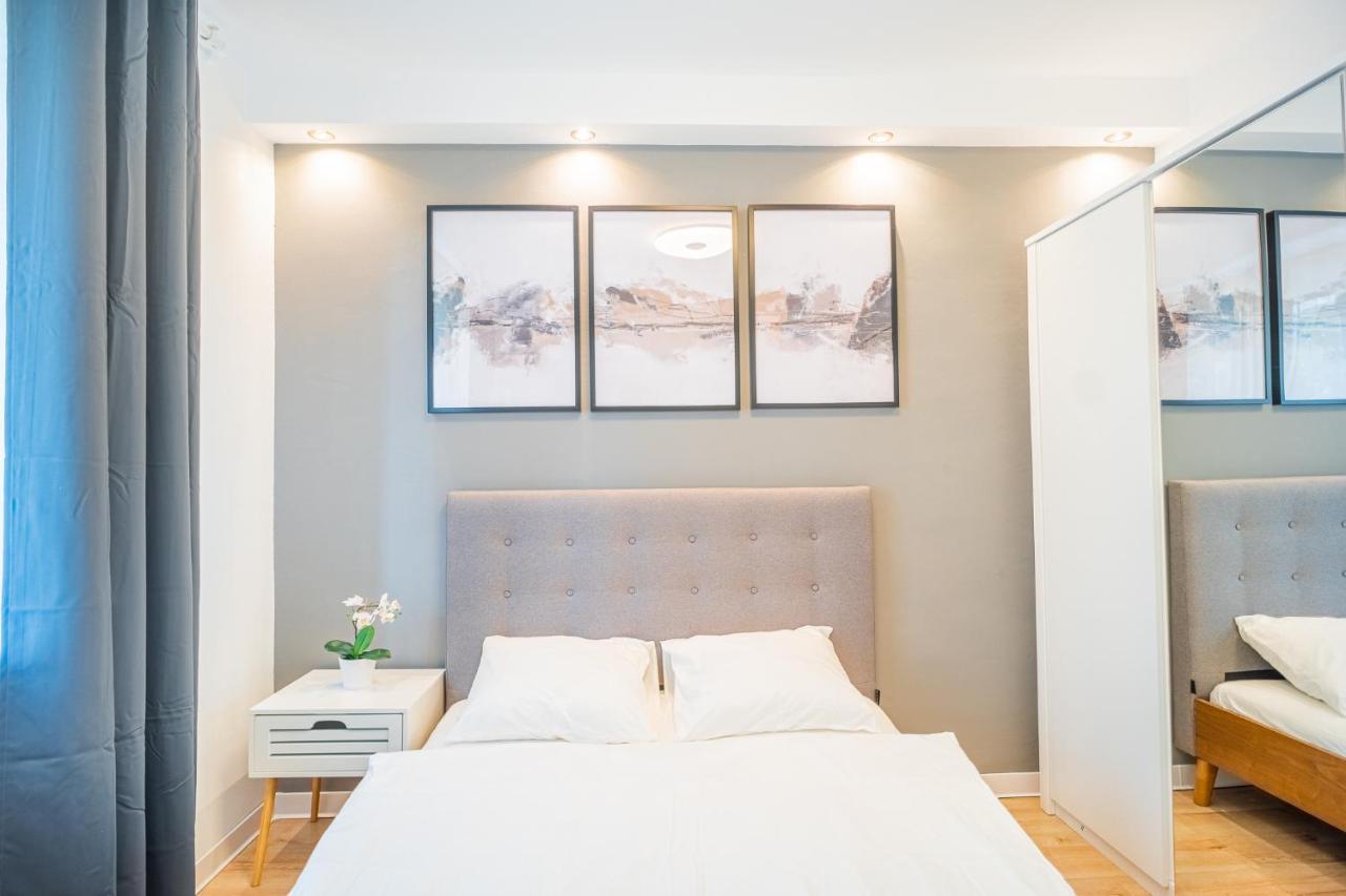 Spacious Newly Renovated 2Br Apartments With Balcony بوخارست المظهر الخارجي الصورة