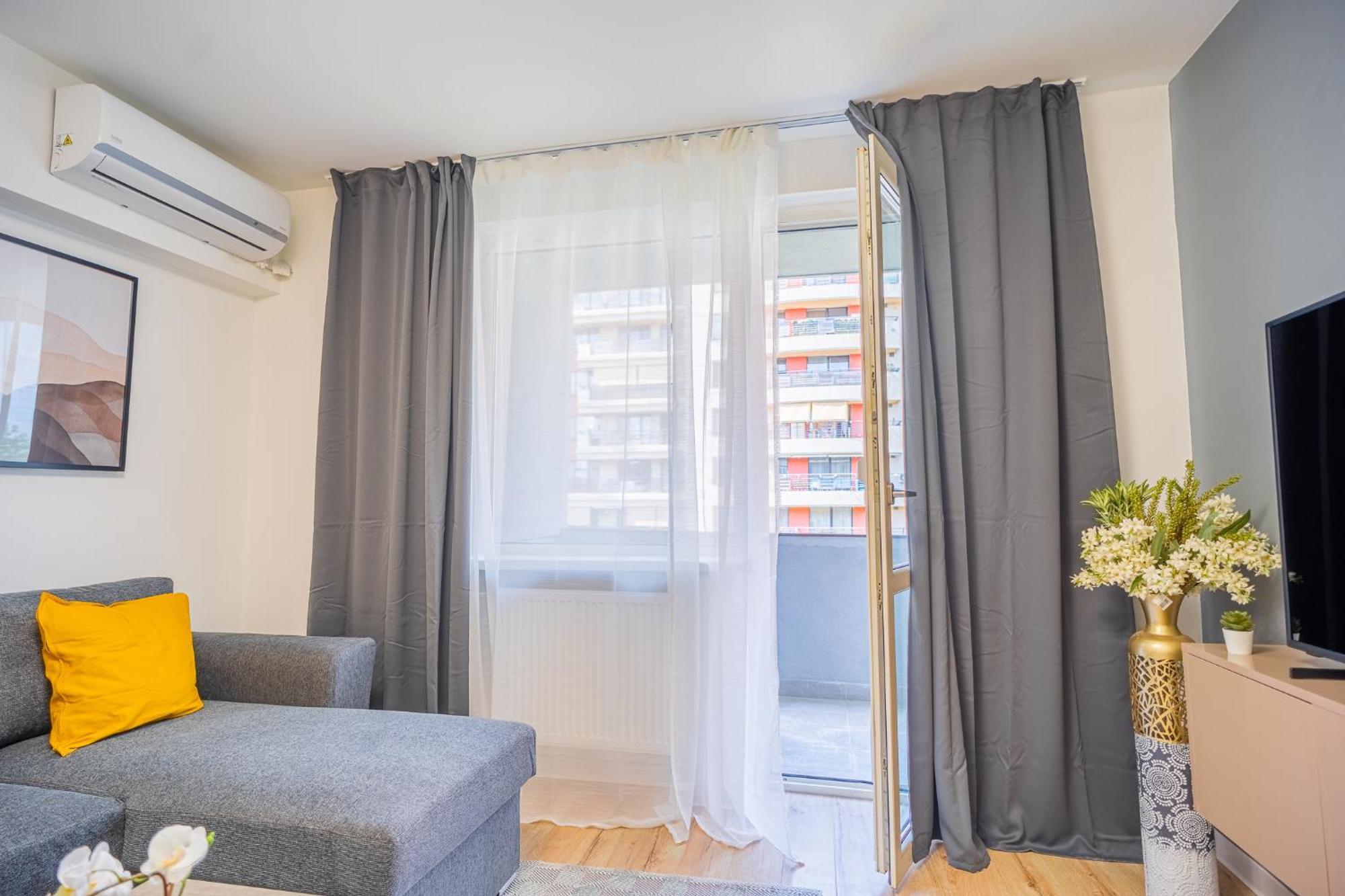 Spacious Newly Renovated 2Br Apartments With Balcony بوخارست المظهر الخارجي الصورة