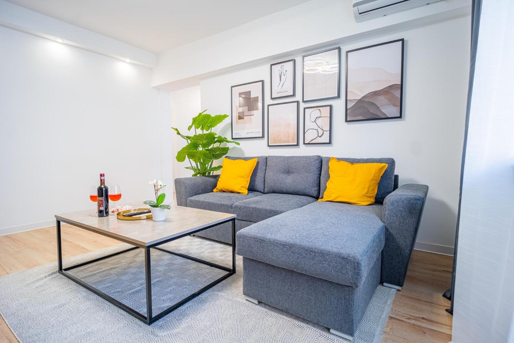 Spacious Newly Renovated 2Br Apartments With Balcony بوخارست المظهر الخارجي الصورة