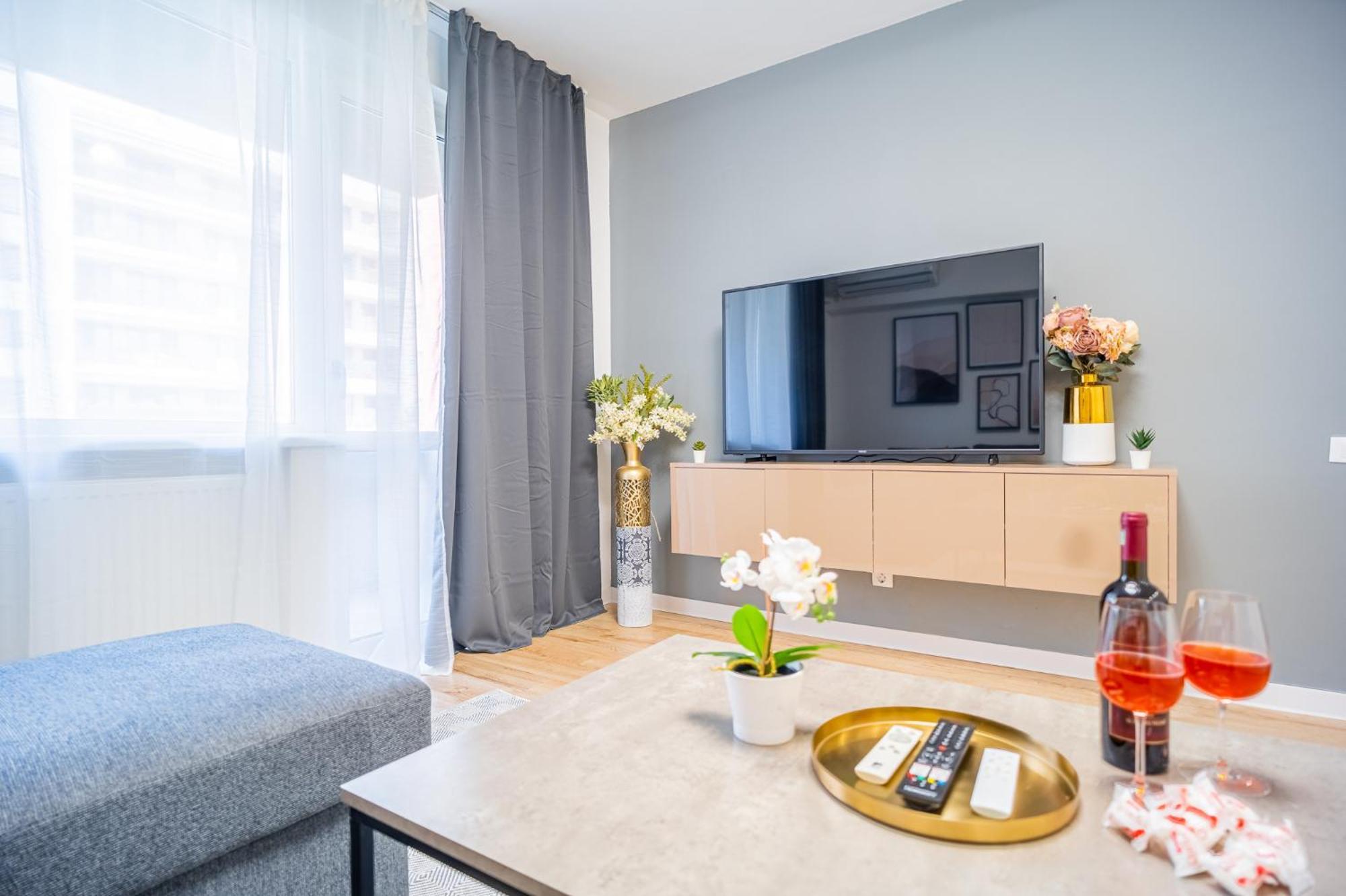 Spacious Newly Renovated 2Br Apartments With Balcony بوخارست المظهر الخارجي الصورة