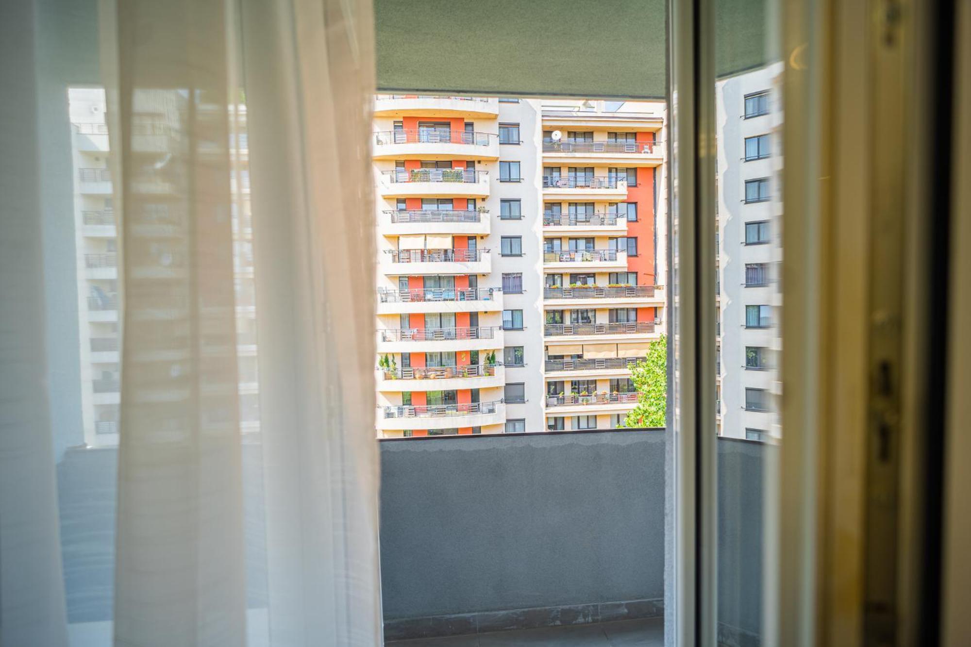 Spacious Newly Renovated 2Br Apartments With Balcony بوخارست المظهر الخارجي الصورة