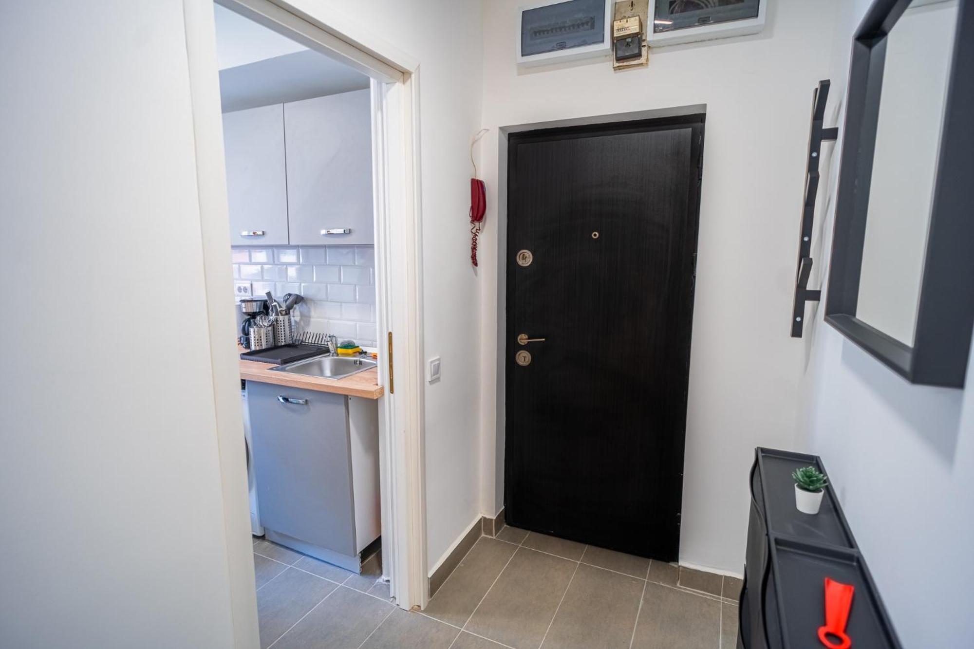 Spacious Newly Renovated 2Br Apartments With Balcony بوخارست المظهر الخارجي الصورة