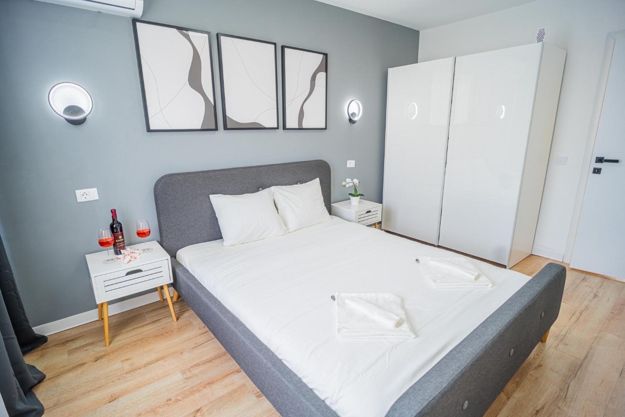 Spacious Newly Renovated 2Br Apartments With Balcony بوخارست المظهر الخارجي الصورة