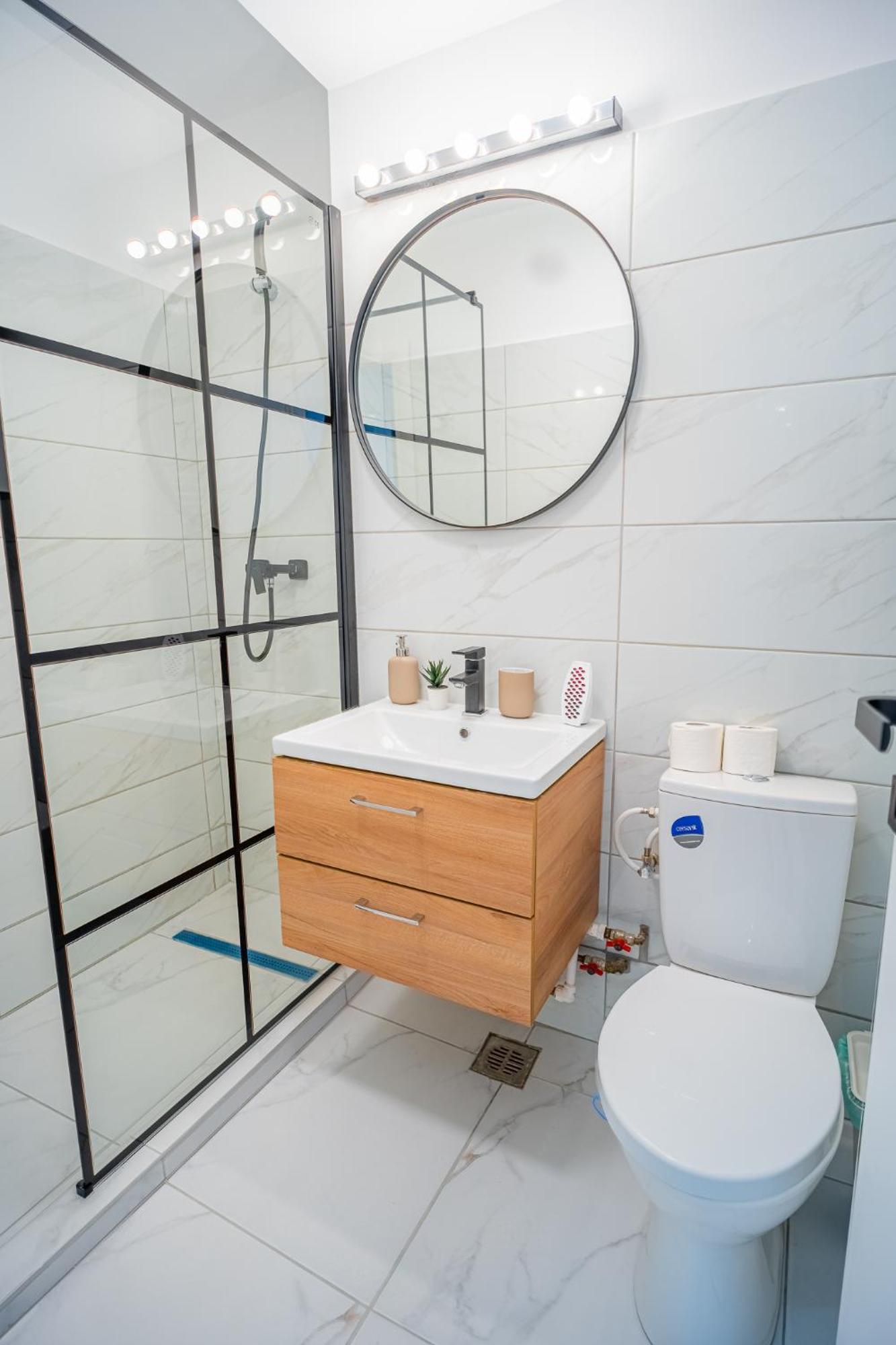 Spacious Newly Renovated 2Br Apartments With Balcony بوخارست المظهر الخارجي الصورة